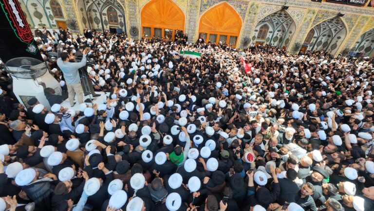 Suasana Makam 11